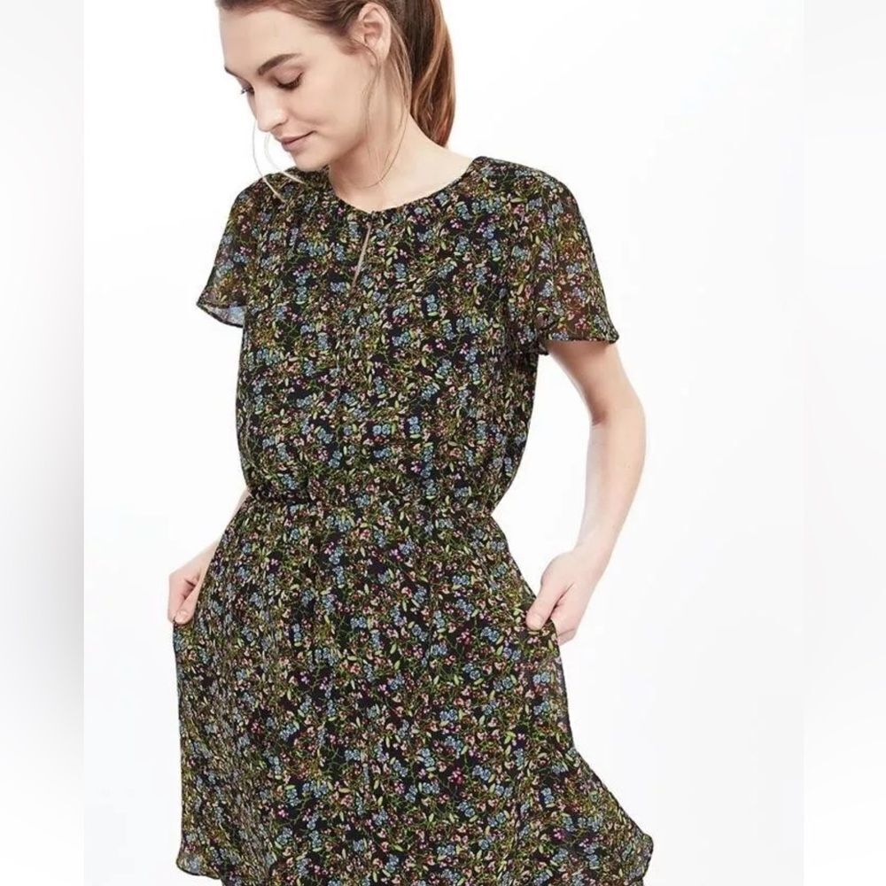 BANANA REPUBLIC Black Ditsy Floral Print Flutter-Sleeve Keyhole Dress Size Small